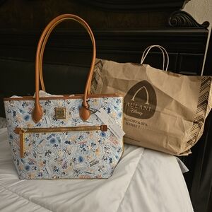 Dooney and Bourke Medium Exclusive Aulani Tote